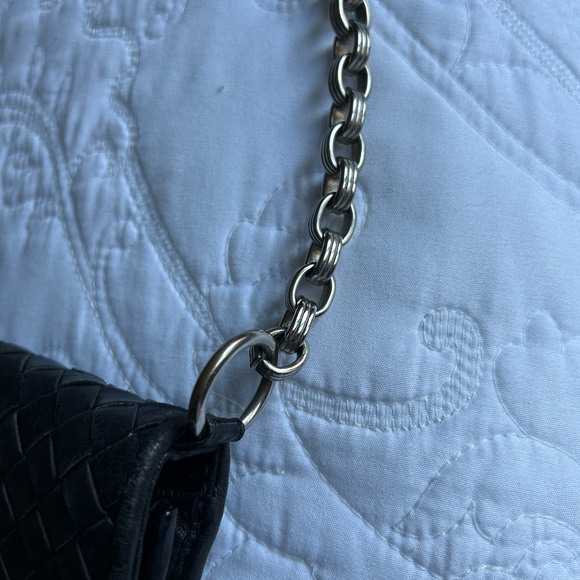 Bottega Veneta Black Woven Shoulder Bag - Picture 6 of 10